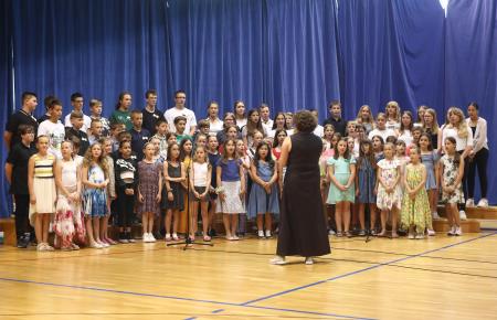 PRIREDITEV OB DNEVU DRŽAVNOSTI IN ZAKLJUČKU ŠOLSKEGA LETA 38 FOTO LJUBO VUKELIČ